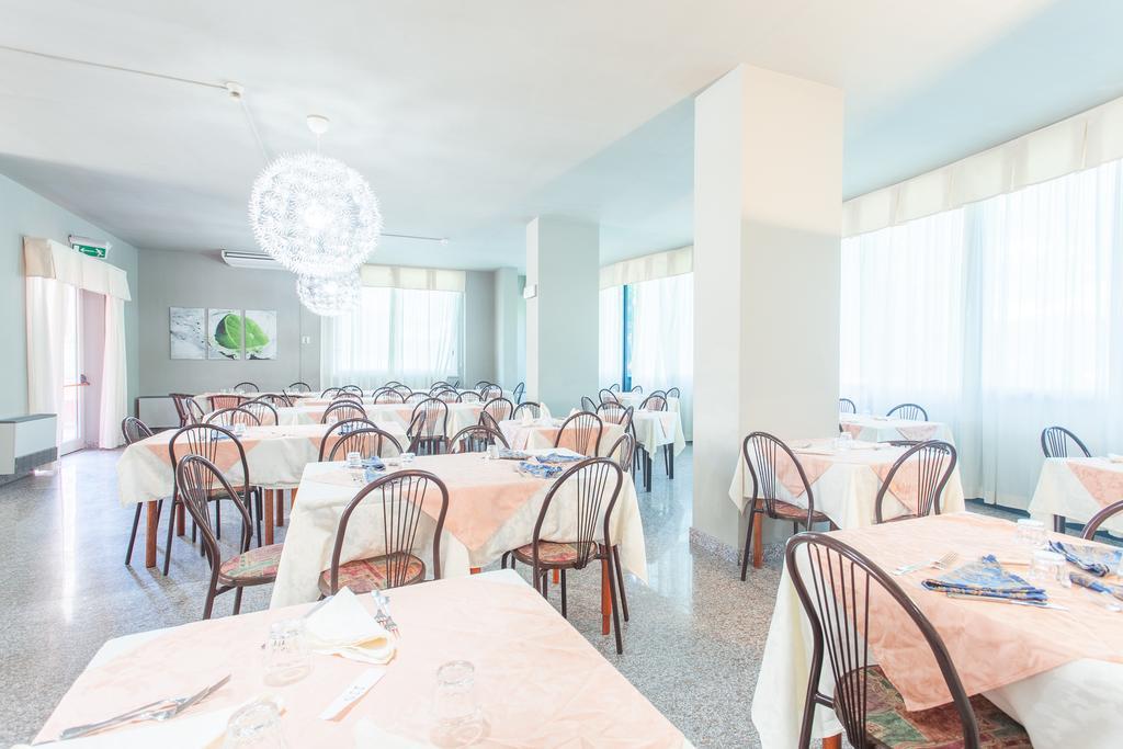 Family Hotel Mediterraneo - Azzurro Club Cesenatico Exterior photo