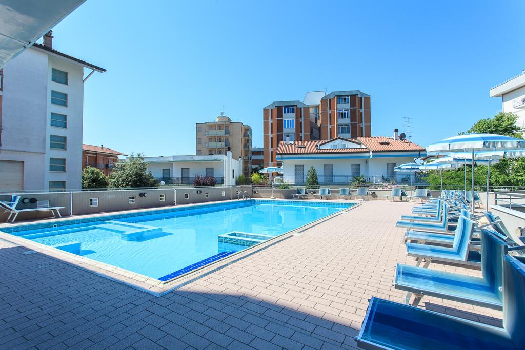 Family Hotel Mediterraneo - Azzurro Club Cesenatico Exterior photo