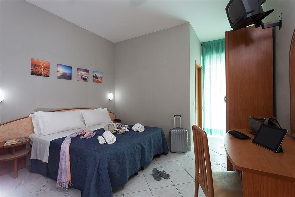 Family Hotel Mediterraneo - Azzurro Club Cesenatico Exterior photo