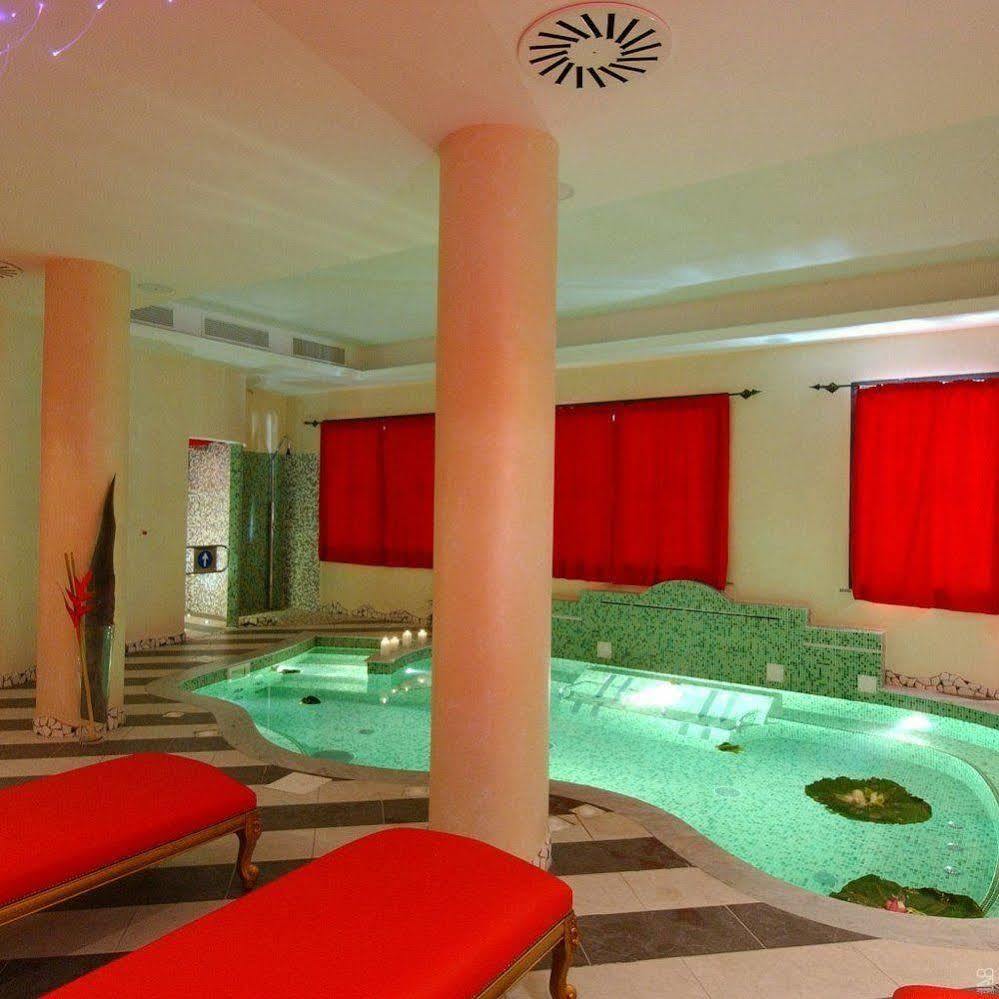 Family Hotel Mediterraneo - Azzurro Club Cesenatico Exterior photo