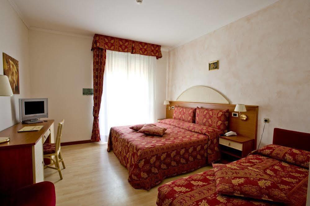 Family Hotel Mediterraneo - Azzurro Club Cesenatico Exterior photo
