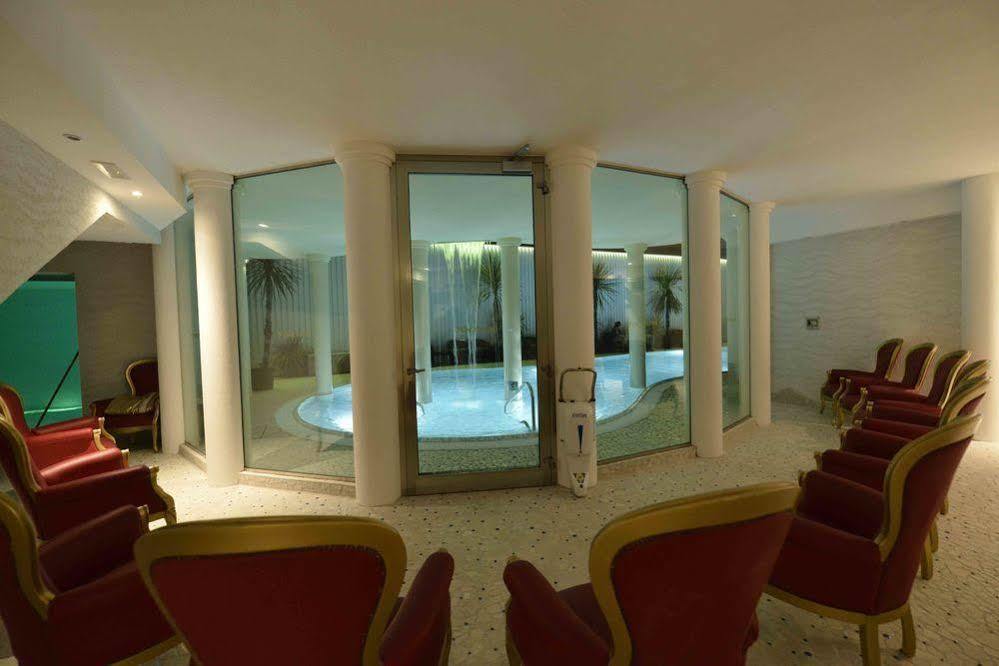 Family Hotel Mediterraneo - Azzurro Club Cesenatico Exterior photo